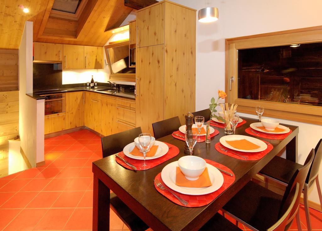 Ferienapartement Hinterdorf Zermatt Kamer foto